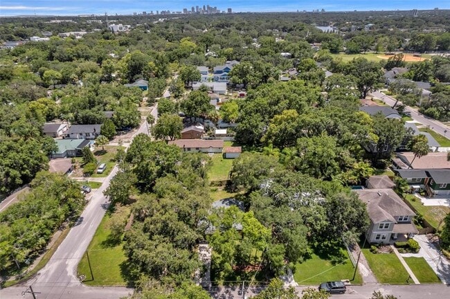 Building Photo - 304 W Idlewild Ave