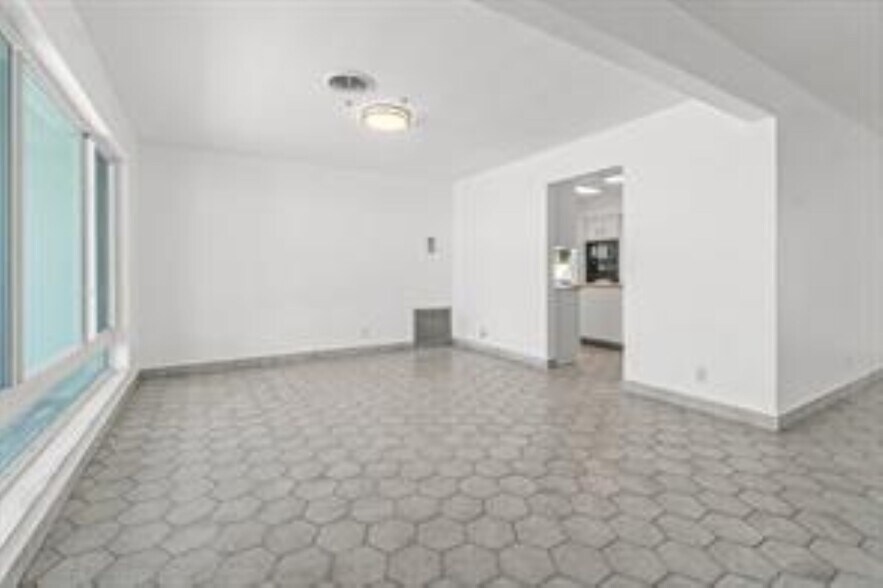 Building Photo - 5724 NE 15th Ave