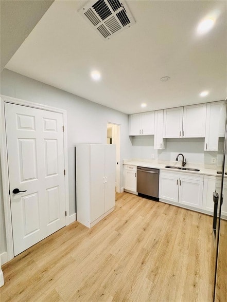 Building Photo - 2837 18th Ave N