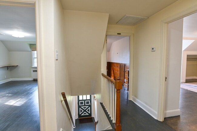 Building Photo - Beautiful Single Family in Bellevue Park