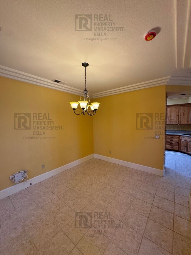 Building Photo - Waterfront Living in Canyon Lake!