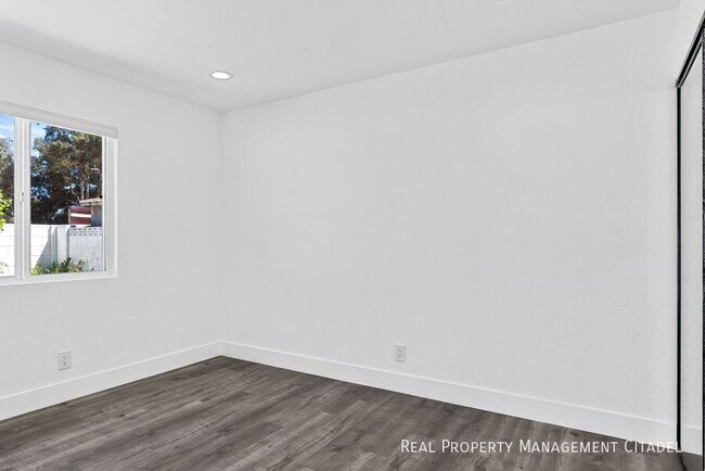Building Photo - 13050-13050 1/2 Tonopah St