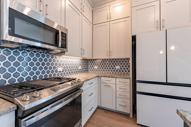 Building Photo - Amazing 3 bedroom, 2 bathroom home in East Austin!