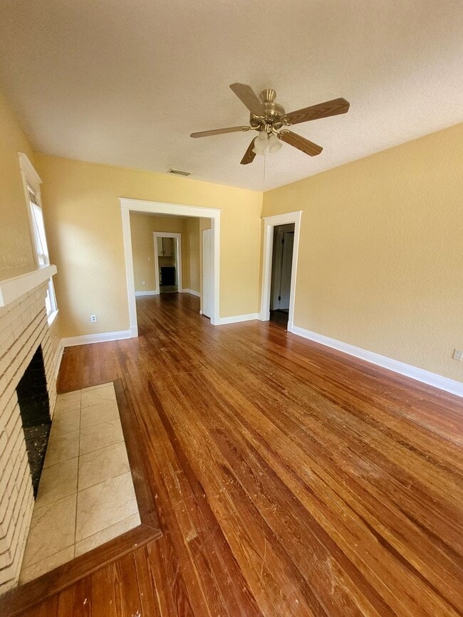 Building Photo - Charming 2BR Home in the Heart of the Hist...