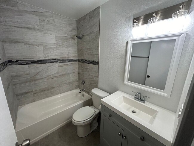 Building Photo - *COMING SOON* Open-Concept 3BD/2BA with Cozy Fireplace & Modern Stainless Kitchen!