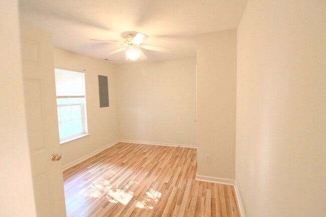 Building Photo - 351 Emerson Ln