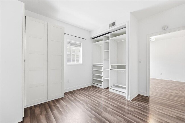 Building Photo - 318 54th St