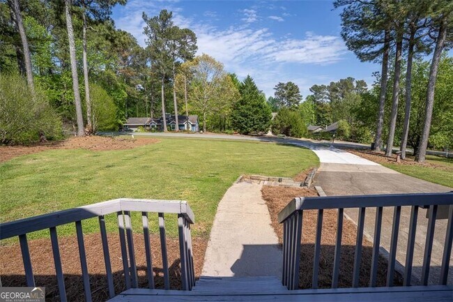 Building Photo - 1540 Magnolia Pl