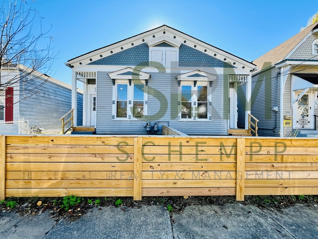 Building Photo - Camp St