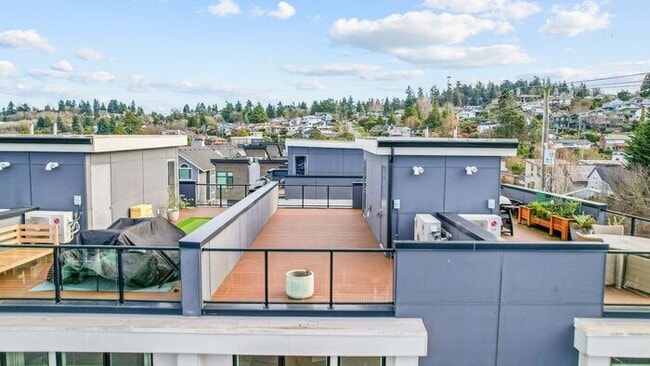 Building Photo - Stunning AIR CONDITIONED Alki Townhome w/ Rooftop Ocean View