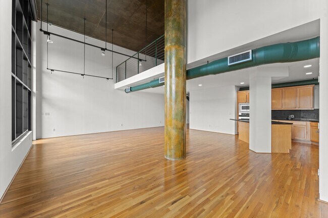 Building Photo - 1005 S Shepherd Dr