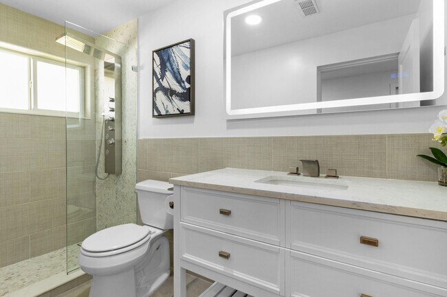 Building Photo - 2862 NE 35th Ct