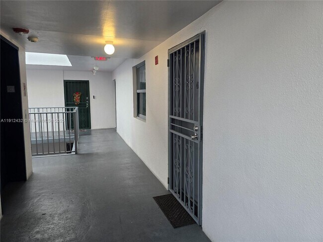 Building Photo - 546 SW 1st St