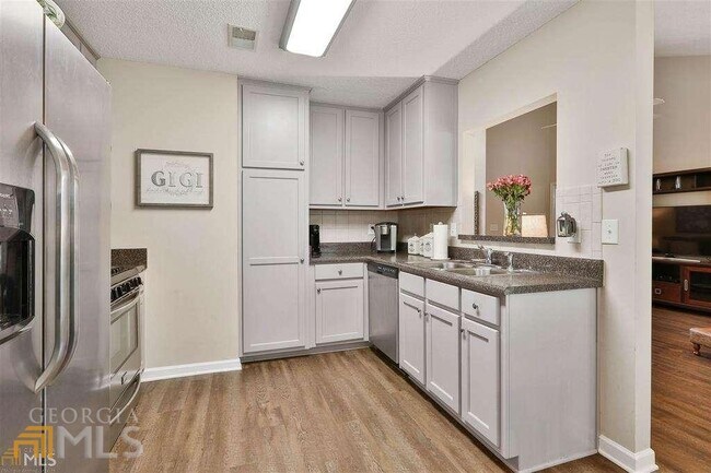 Building Photo - 50 Greens Ct