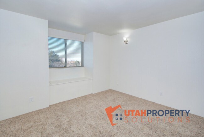 Building Photo - 1180 Foothill Dr