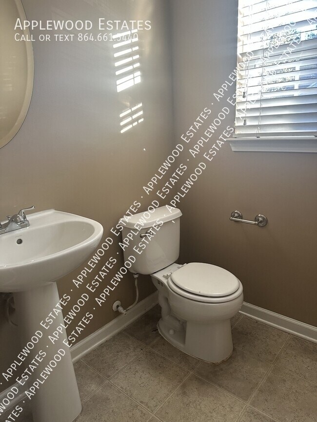 Building Photo - 184 Stonewood Crossing Dr