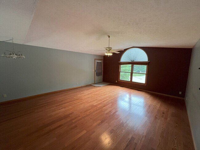 Building Photo - 4262 Eagle Crest Dr