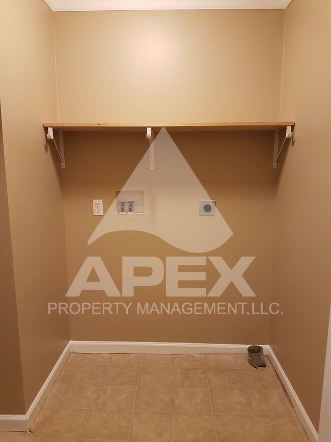 Building Photo - MOVE-IN SPECIAL,NO RENT TIL APRIL 1ST! - NICE 3 Bd | 2 Ba Top Floor Condo in West Knoxville!