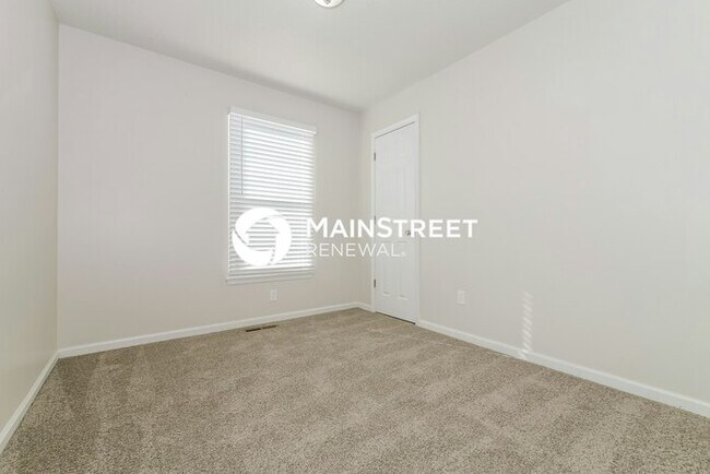Building Photo - 3 Bedroom Pet-Friendly Home in INDEPENDENCE, MO with Main Street Renewal