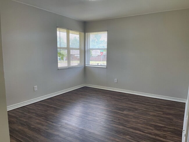 Building Photo - Cozy & Convenient Living in NE OKC with this 2-bedroom Home!