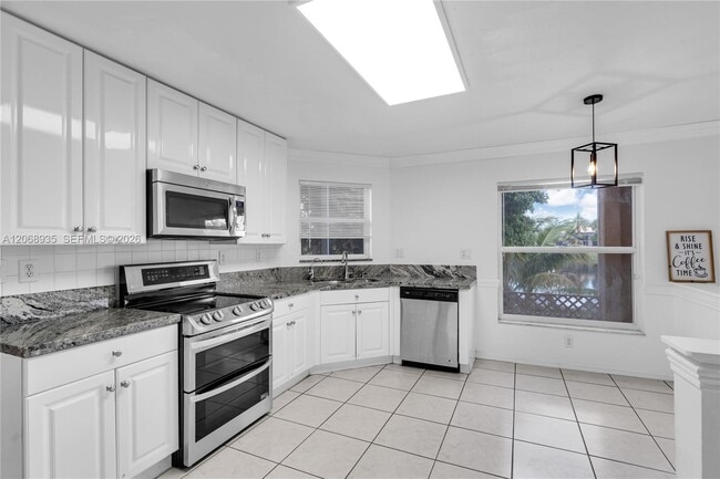 Building Photo - 1413 SW 158th Ave