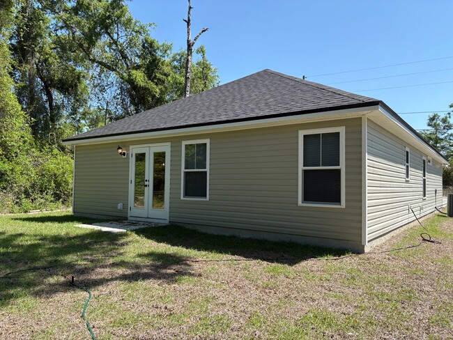 Building Photo - New 4 Bedroom Home Available Now