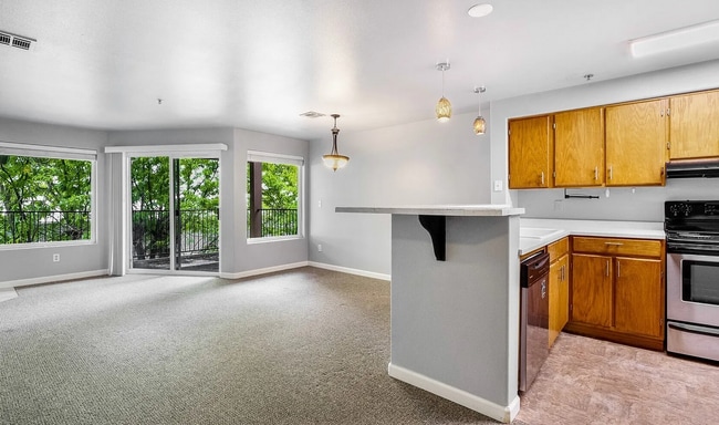 Building Photo - Lake Front Condo! Available NOW!