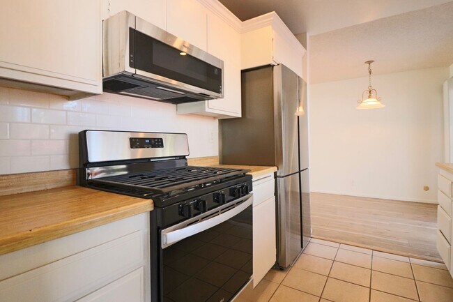 Building Photo - Exciting Rental Opportunity in Ventura!
