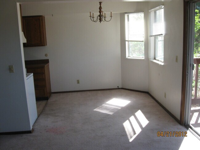 Building Photo - Victoria Crossing 2nd Floor Unit (17LO#1521-R)