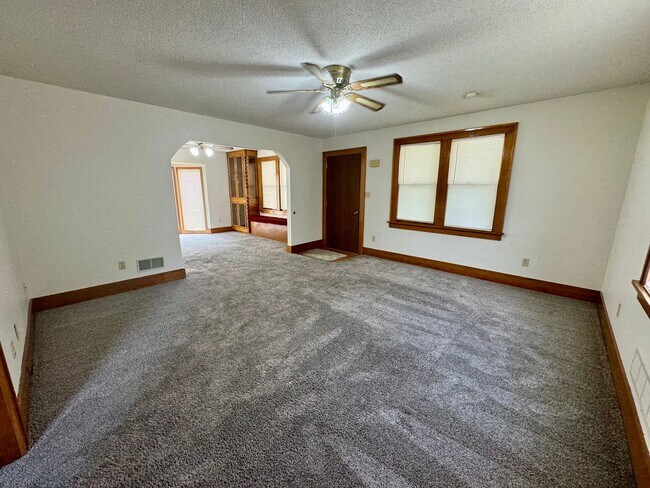 Building Photo - 3+ bed 2 bath house in south central Lincoln.