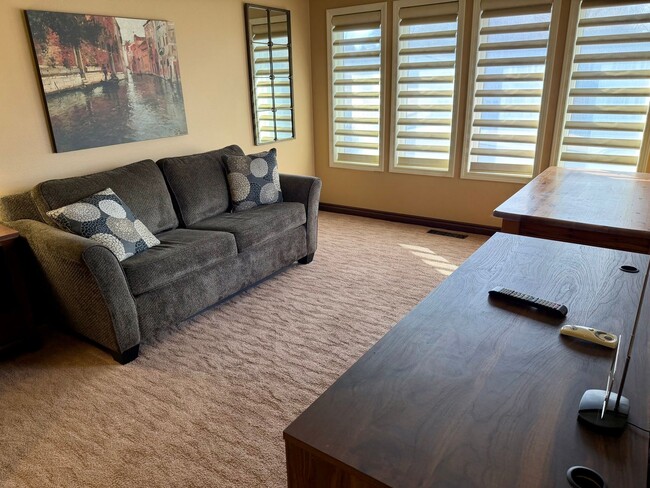 Building Photo - 2 bedroom Golf course Condo