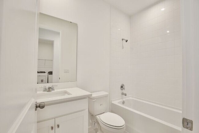 Building Photo - Thoughtfully Designed 4/3 Home with Premium Upgrades and 2 Car Garage! Available Now!