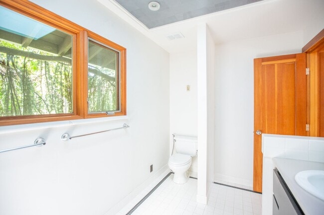Building Photo - Mid Century 3 Bedroom Home Available Now i...