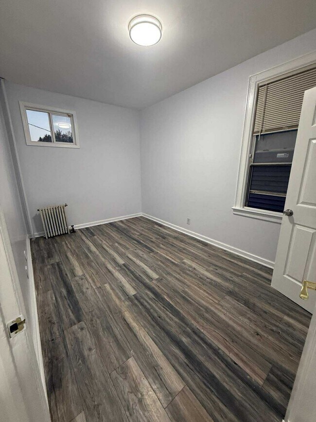 Building Photo - 225 McAdoo Ave