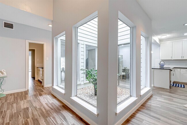 Building Photo - 395 Rancho Bauer Dr