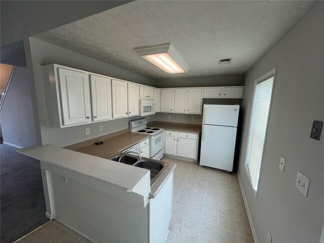 Building Photo - 991 Wicker Pine Dr NE