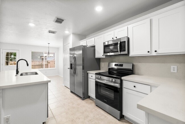 Building Photo - 302 Sentry Maple Pl