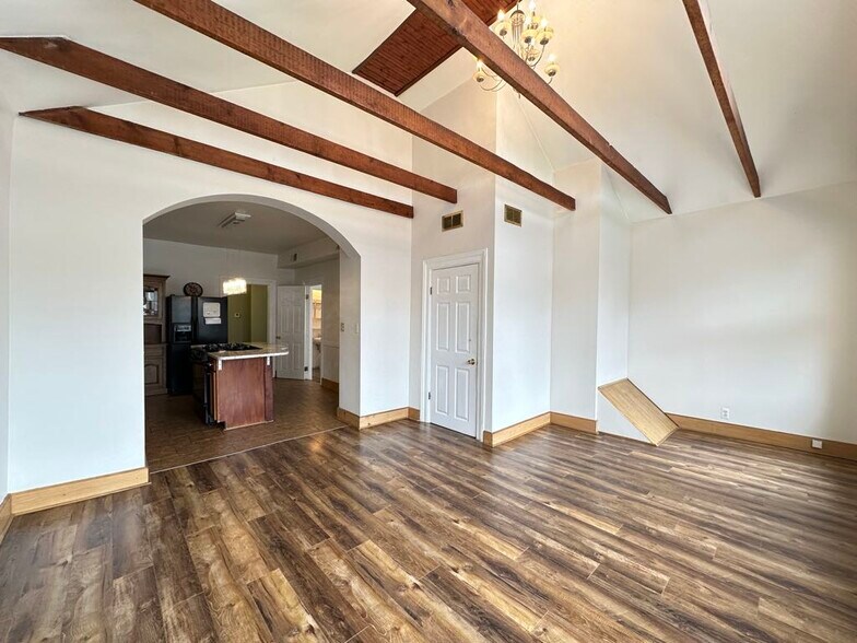 Building Photo - 1456 W Augusta Blvd