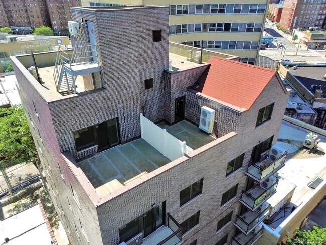 Building Photo - 97-30 64th Ave