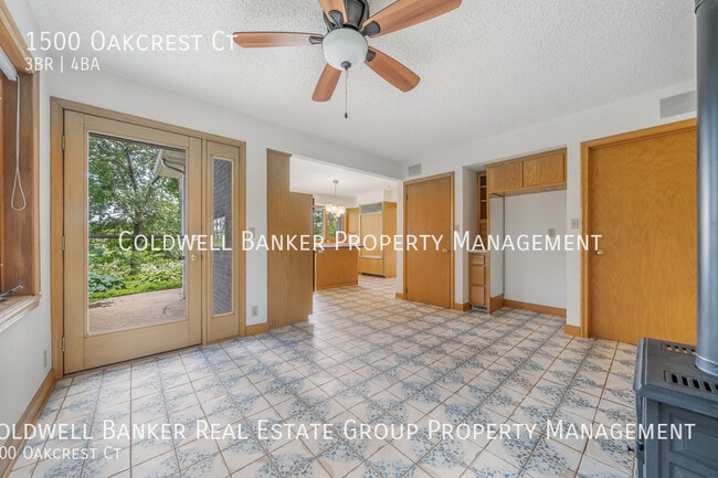Building Photo - 1500 Oakcrest Ct