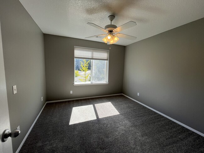 Building Photo - 13065 SW Seca Ct