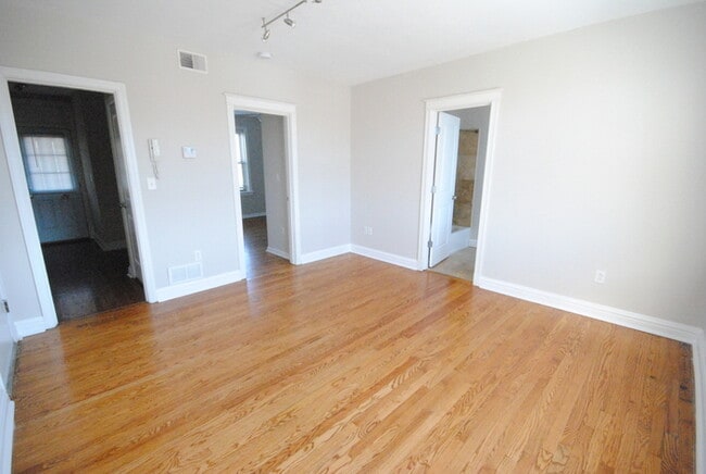 Primary Photo - 1020 Oakview Pl