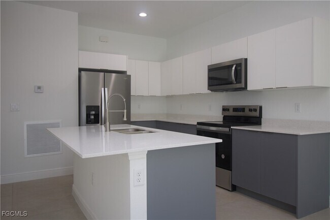 Primary Photo - 510 Hurd Ave