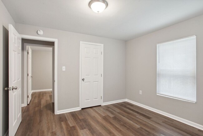 Building Photo - 3BR/2BA Downtown House Walking Distance to Forsyth Park and Daffin Park