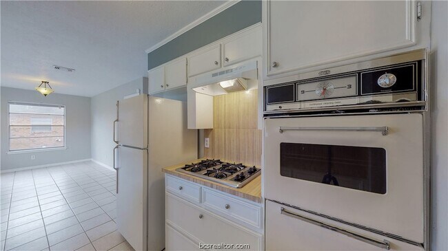 Building Photo - 1107 Braeswood Dr