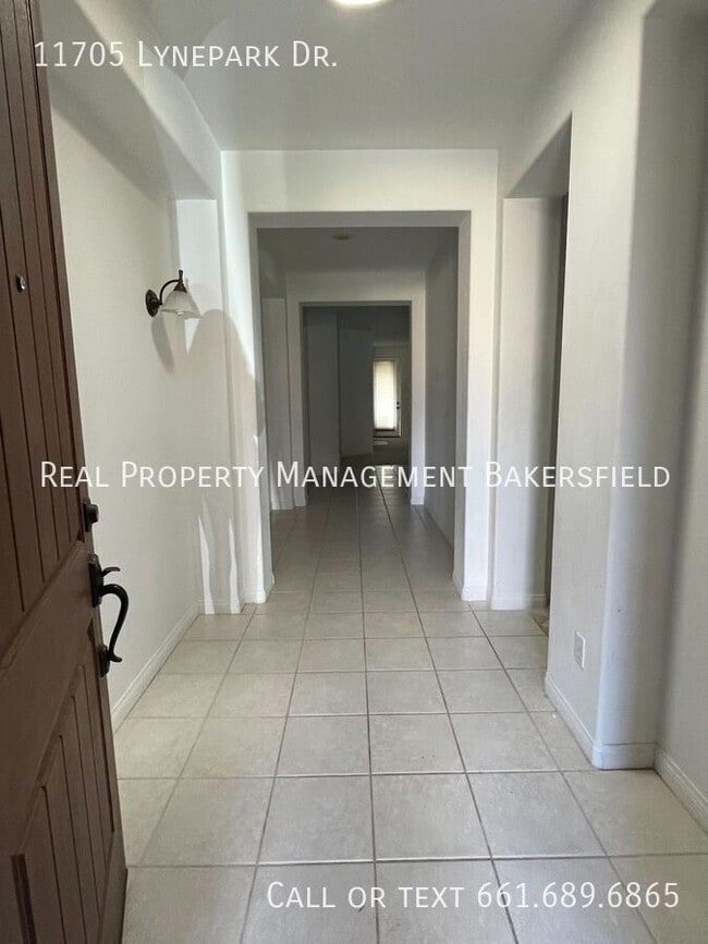 Building Photo - 11705 Lynepark Dr