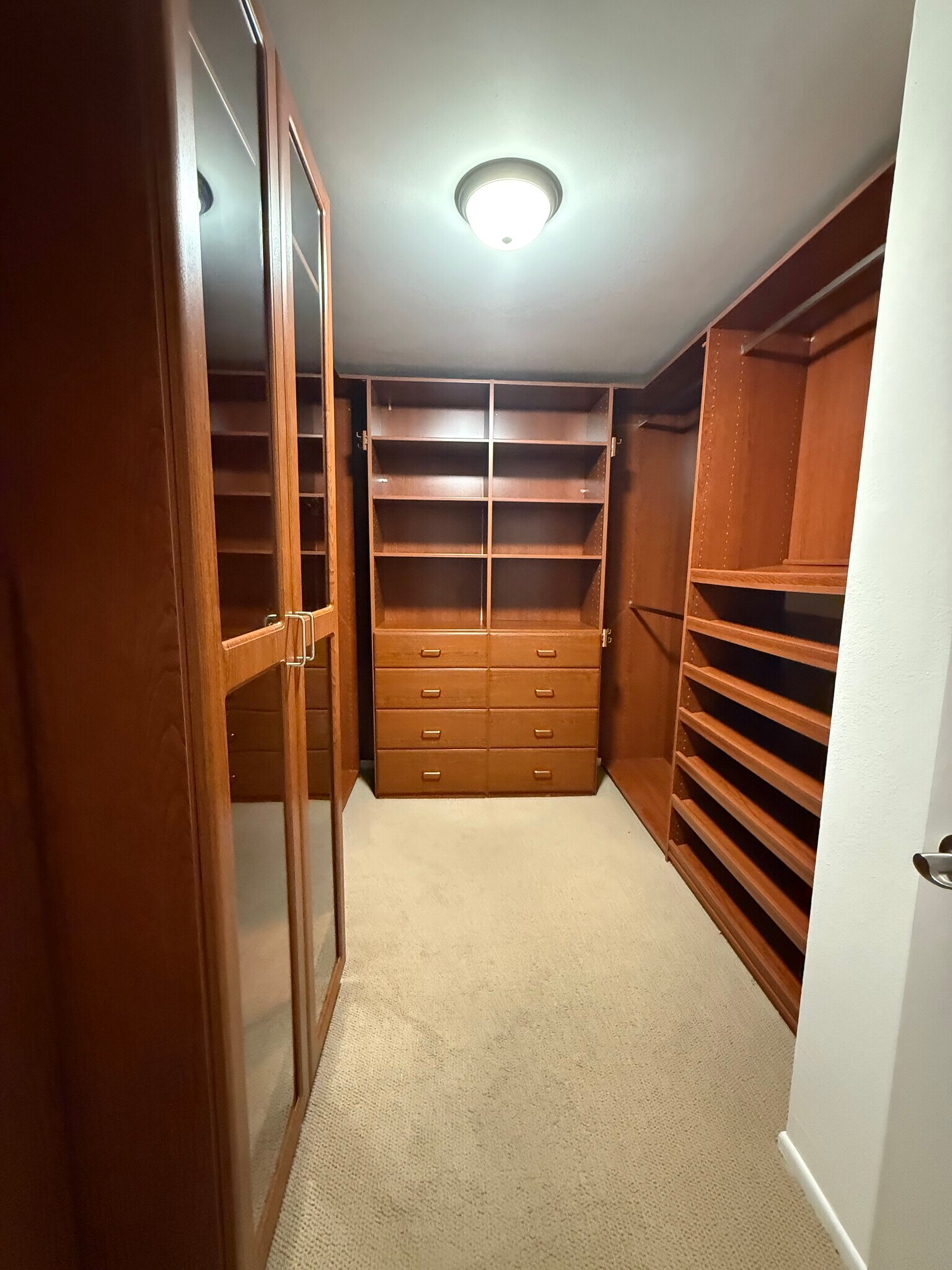 Building Photo - 1700 Palisades Dr