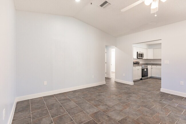 Building Photo - 11065 Waterford Ave