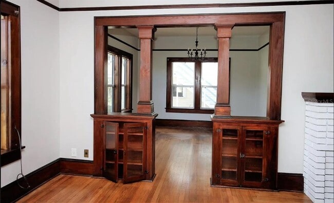 Building Photo - 324 N Joanna Ave