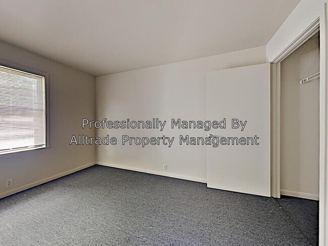 Building Photo - 5801 Russett Pl